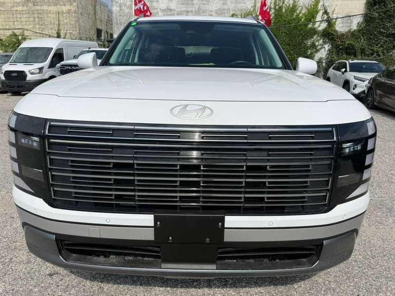 Hyundai Palisade Vehicle Full-screen Gallery Image 2