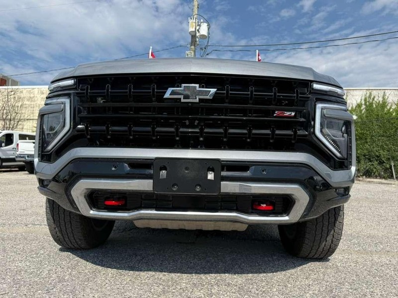 Chevrolet Suburban Vehicle Full-screen Gallery Image 5