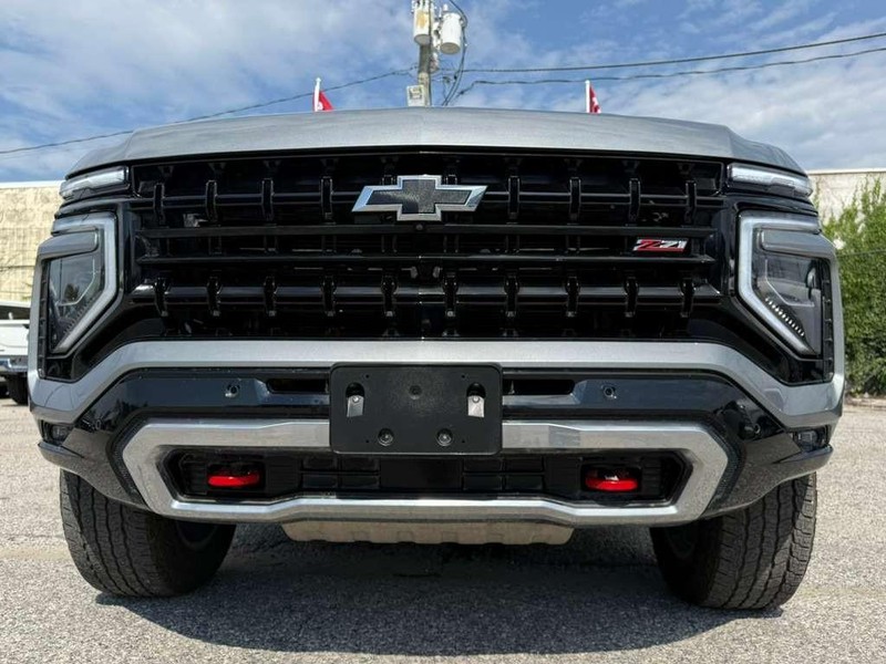 Chevrolet Suburban Vehicle Full-screen Gallery Image 6