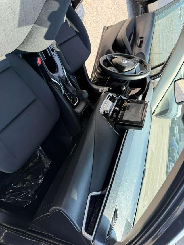 Toyota Corolla Vehicle Full-screen Gallery Image 23
