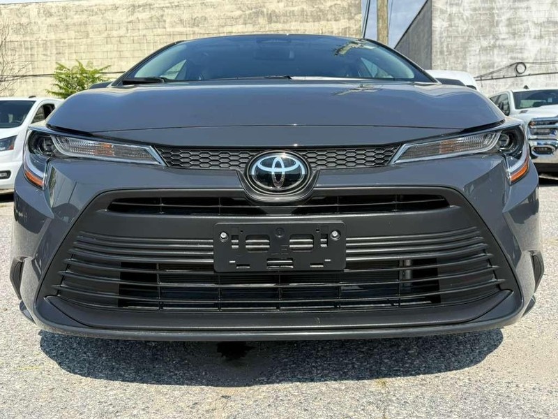 Toyota Corolla Vehicle Full-screen Gallery Image 3