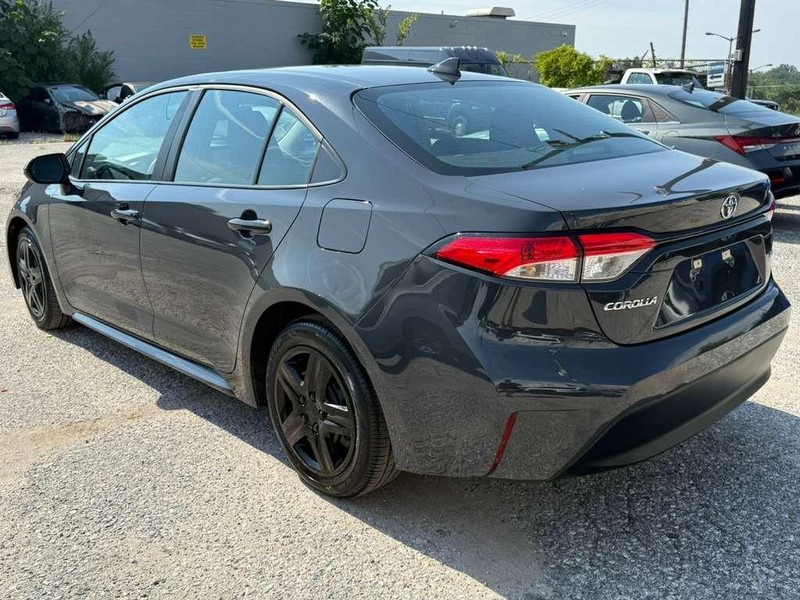 Toyota Corolla Vehicle Full-screen Gallery Image 4