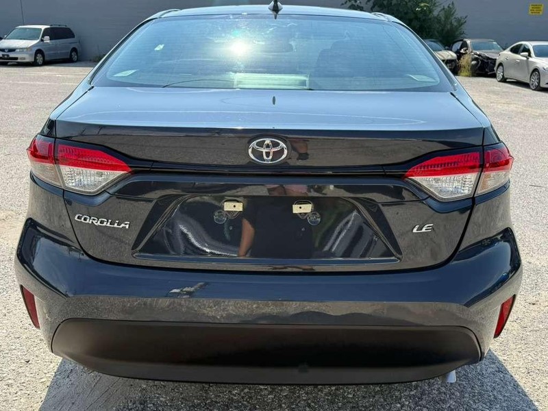 Toyota Corolla Vehicle Full-screen Gallery Image 5