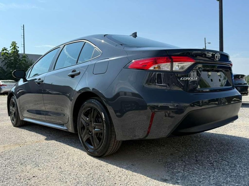Toyota Corolla Vehicle Full-screen Gallery Image 6