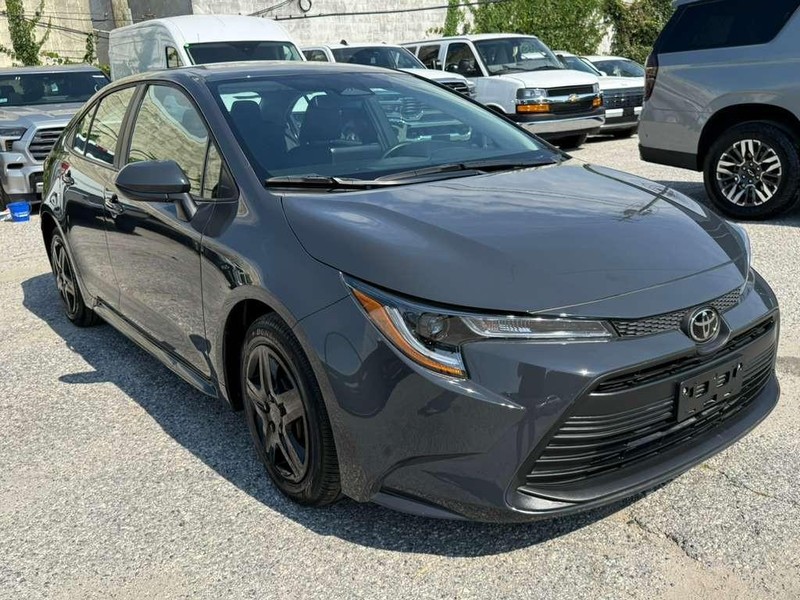Toyota Corolla Vehicle Full-screen Gallery Image 7