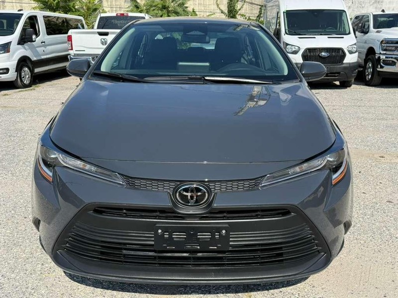 Toyota Corolla Vehicle Full-screen Gallery Image 8