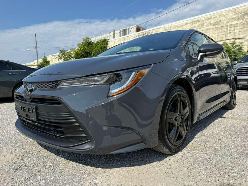 Toyota Corolla Vehicle Full-screen Gallery Image 9