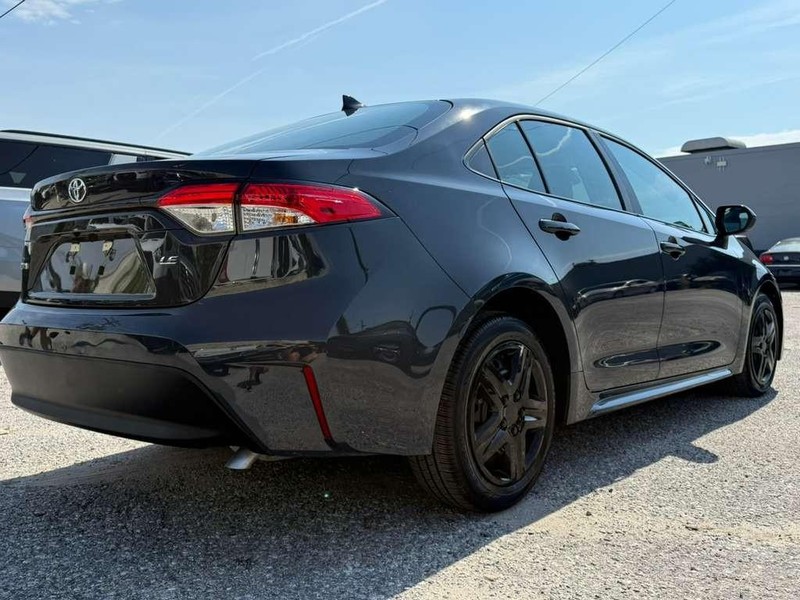 Toyota Corolla Vehicle Full-screen Gallery Image 10