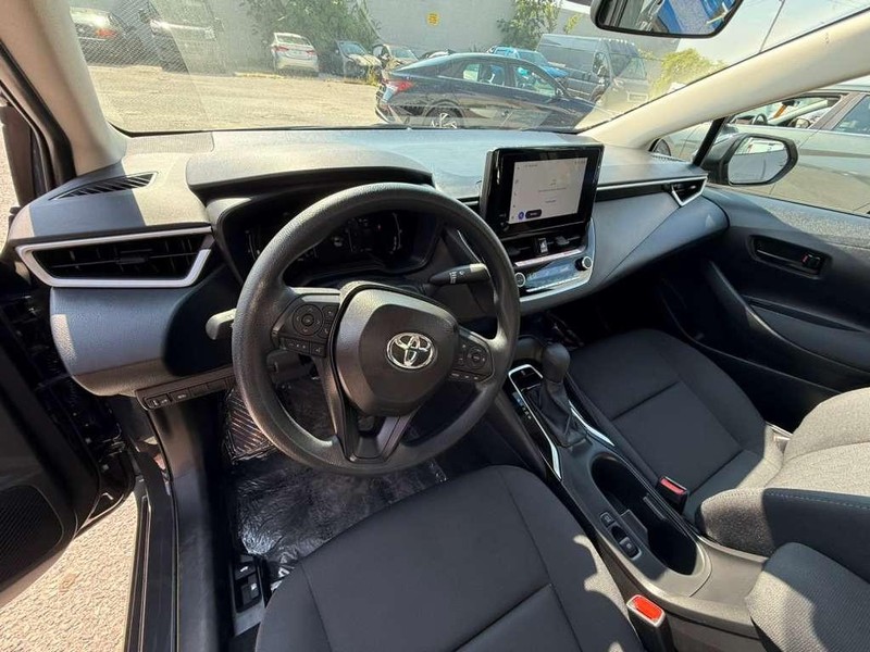 Toyota Corolla Vehicle Full-screen Gallery Image 13