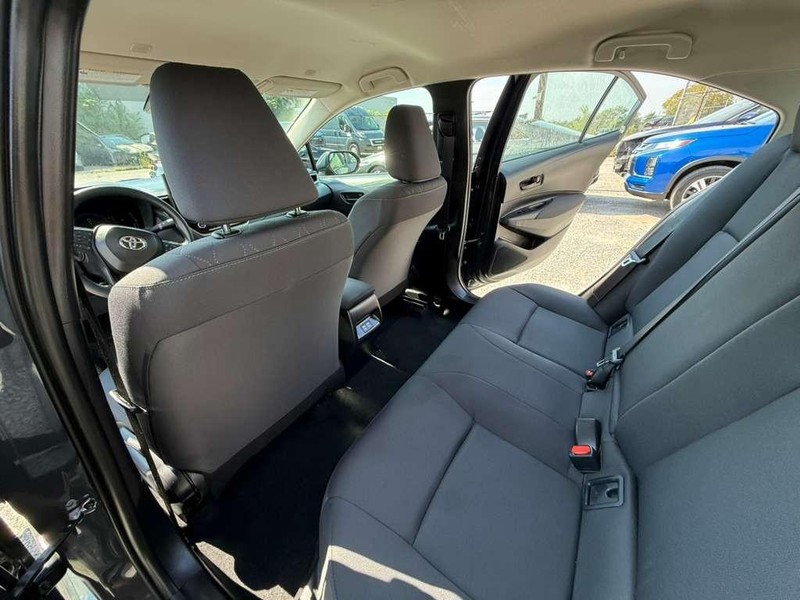 Toyota Corolla Vehicle Full-screen Gallery Image 15