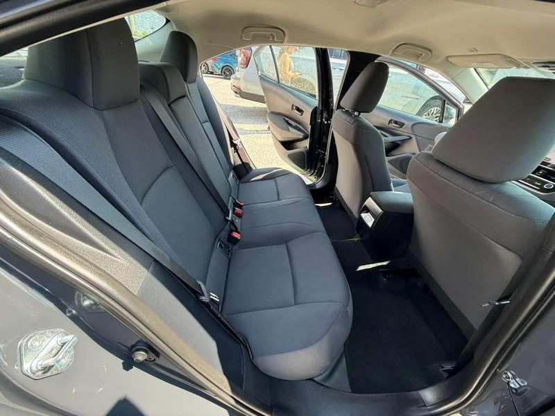 Toyota Corolla Vehicle Full-screen Gallery Image 16