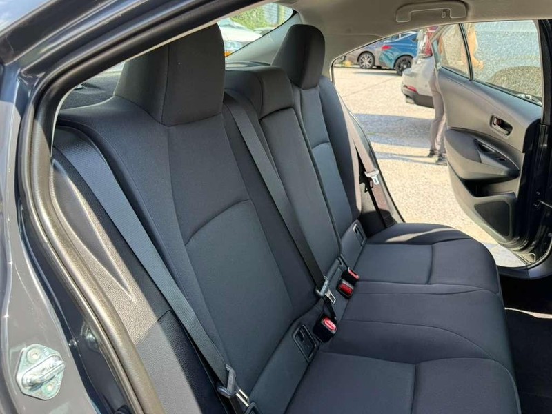 Toyota Corolla Vehicle Full-screen Gallery Image 19