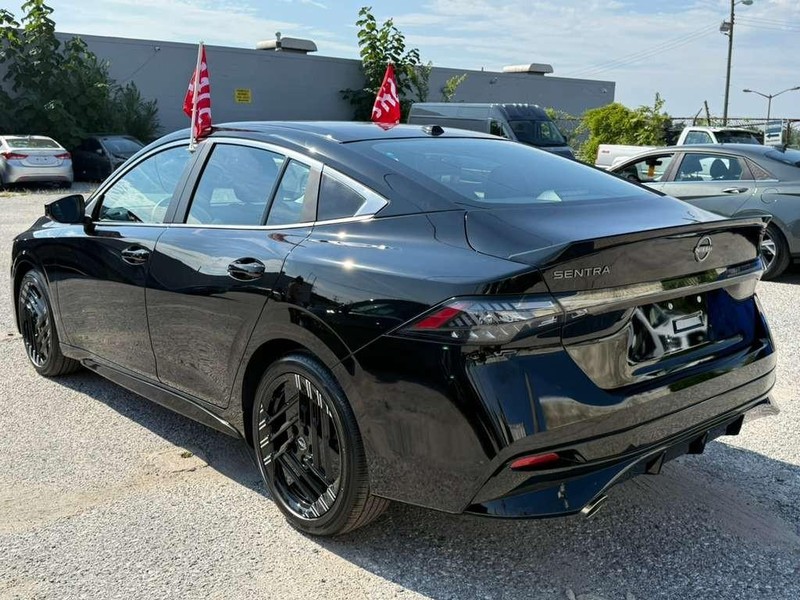 Nissan Sentra Vehicle Full-screen Gallery Image 9