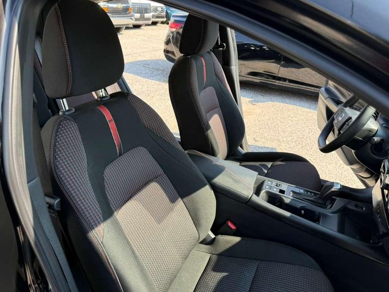 Nissan Sentra Vehicle Full-screen Gallery Image 13
