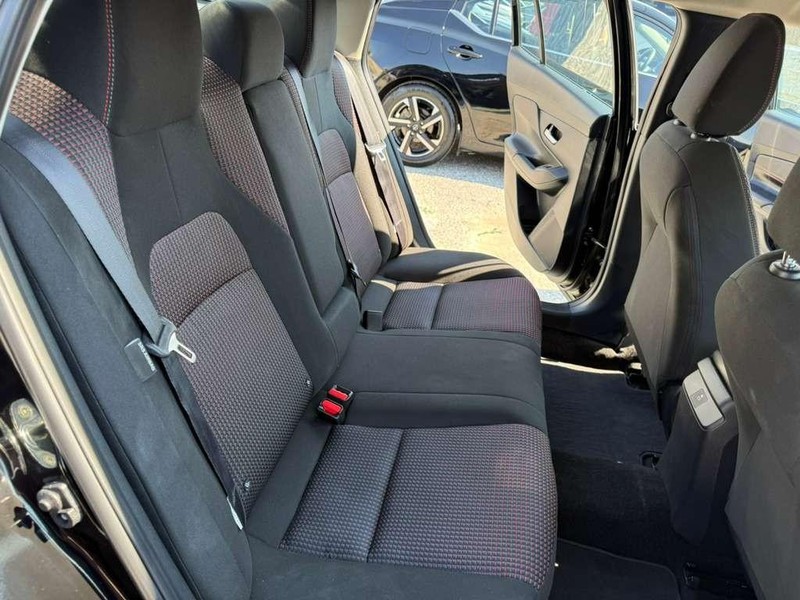 Nissan Sentra Vehicle Full-screen Gallery Image 18