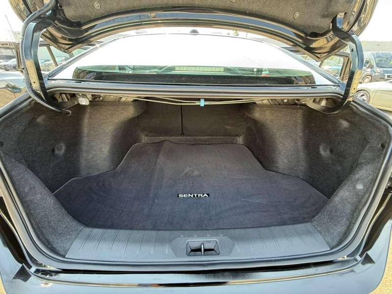 Nissan Sentra Vehicle Full-screen Gallery Image 19