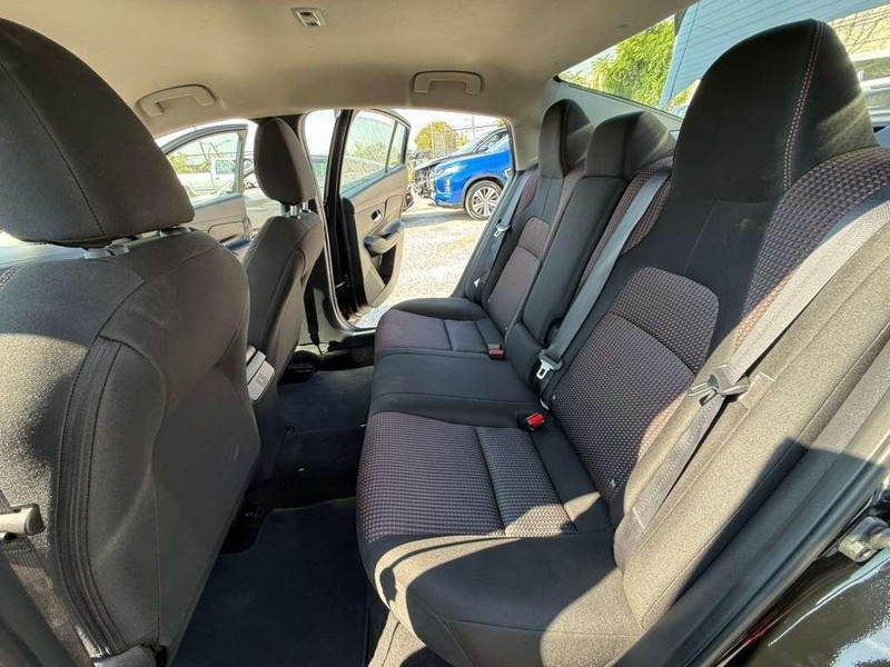 Nissan Sentra Vehicle Full-screen Gallery Image 20