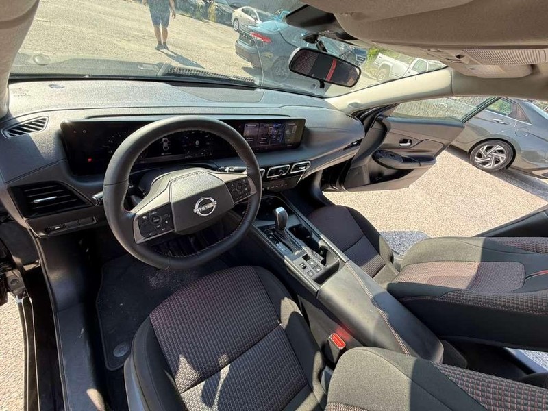 Nissan Sentra Vehicle Full-screen Gallery Image 22
