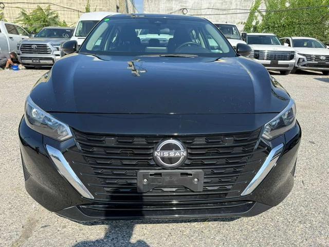 Nissan Sentra Vehicle Full-screen Gallery Image 3