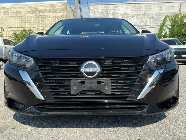Nissan Sentra Vehicle Full-screen Gallery Image 5