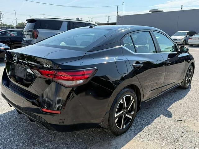 Nissan Sentra Vehicle Full-screen Gallery Image 8
