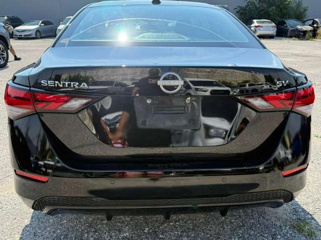 Nissan Sentra Vehicle Full-screen Gallery Image 11