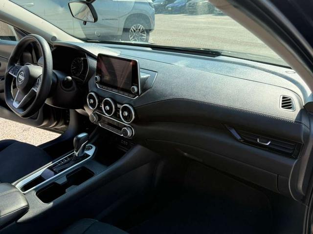 Nissan Sentra Vehicle Full-screen Gallery Image 14