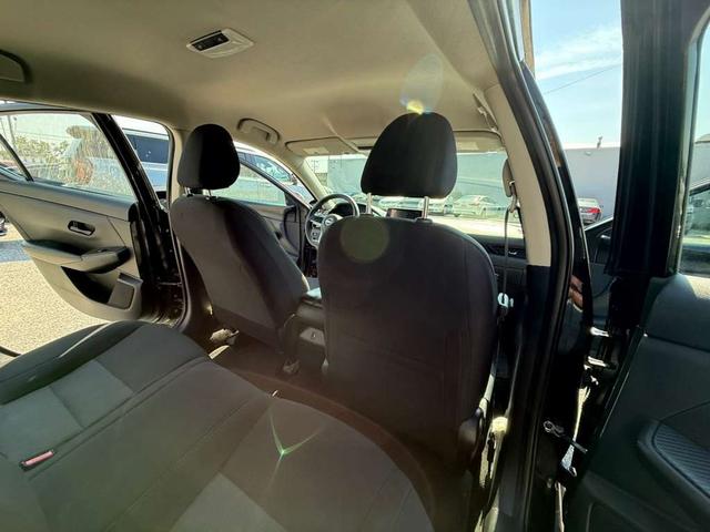 Nissan Sentra Vehicle Full-screen Gallery Image 16