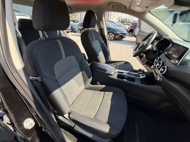 Nissan Sentra Vehicle Full-screen Gallery Image 19