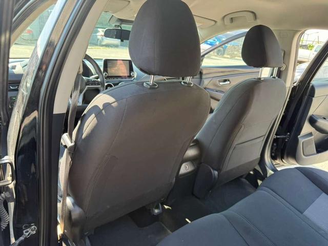 Nissan Sentra Vehicle Full-screen Gallery Image 21