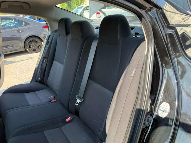 Nissan Sentra Vehicle Full-screen Gallery Image 22