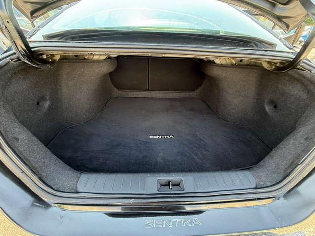 Nissan Sentra Vehicle Full-screen Gallery Image 23