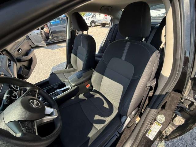 Nissan Sentra Vehicle Full-screen Gallery Image 25