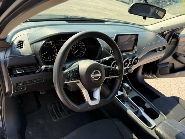 Nissan Sentra Vehicle Full-screen Gallery Image 27