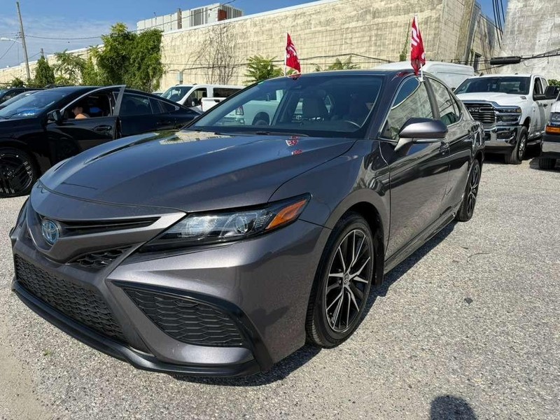 Toyota Camry Vehicle Full-screen Gallery Image 2