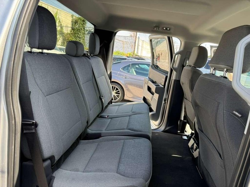 Toyota Camry Vehicle Full-screen Gallery Image 29
