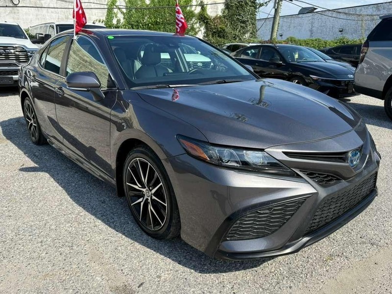 Toyota Camry Vehicle Full-screen Gallery Image 30