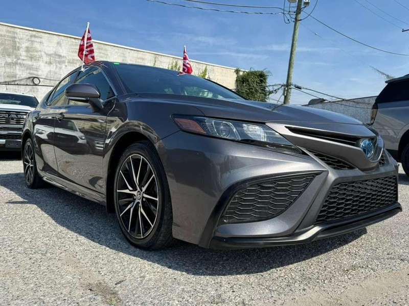 Toyota Camry Vehicle Full-screen Gallery Image 31