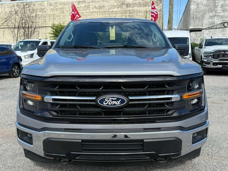 Ford F-150 Vehicle Full-screen Gallery Image 3