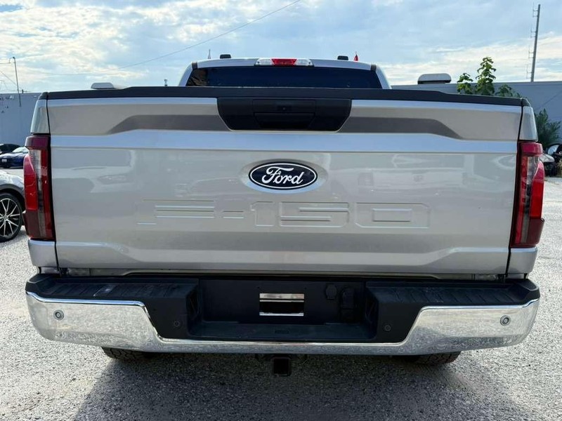 Ford F-150 Vehicle Full-screen Gallery Image 8