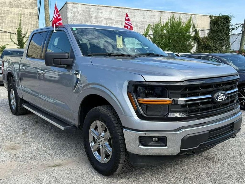 Ford F-150 Vehicle Full-screen Gallery Image 12