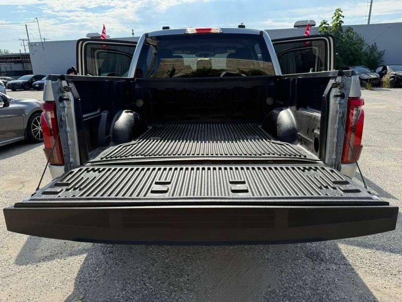 Ford F-150 Vehicle Full-screen Gallery Image 17