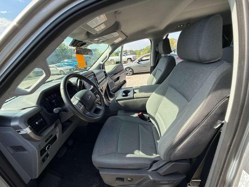 Ford F-150 Vehicle Full-screen Gallery Image 18