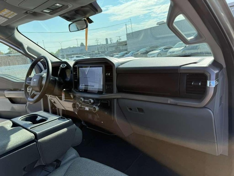 Ford F-150 Vehicle Full-screen Gallery Image 19