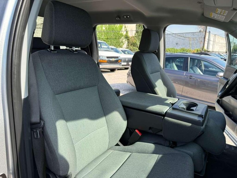 Ford F-150 Vehicle Full-screen Gallery Image 20