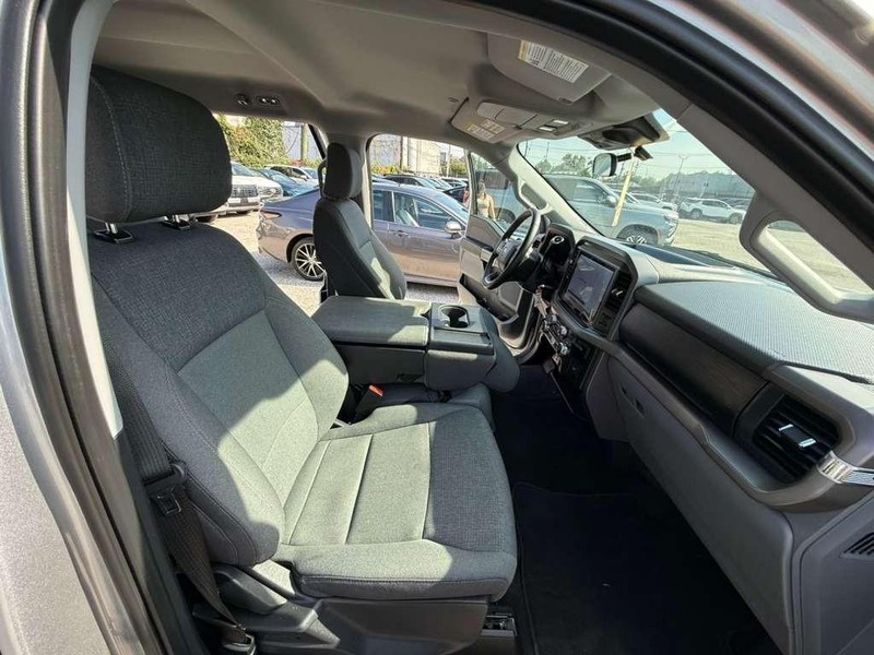 Ford F-150 Vehicle Full-screen Gallery Image 21