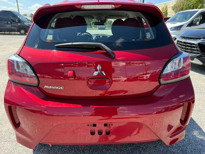 Mitsubishi Mirage Vehicle Full-screen Gallery Image 9