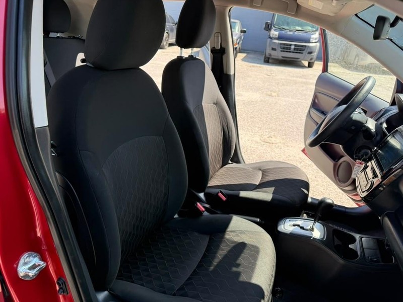 Mitsubishi Mirage Vehicle Full-screen Gallery Image 12