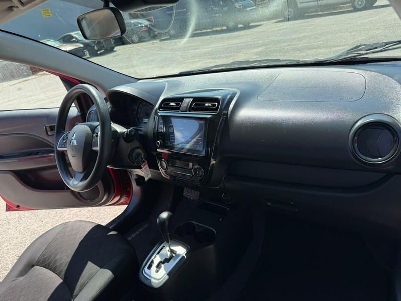 Mitsubishi Mirage Vehicle Full-screen Gallery Image 14
