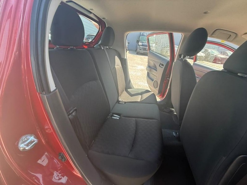 Mitsubishi Mirage Vehicle Full-screen Gallery Image 15